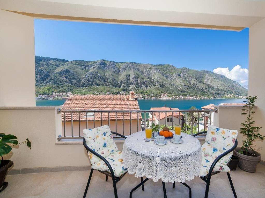Apartments Castello Kotor Bagian luar foto