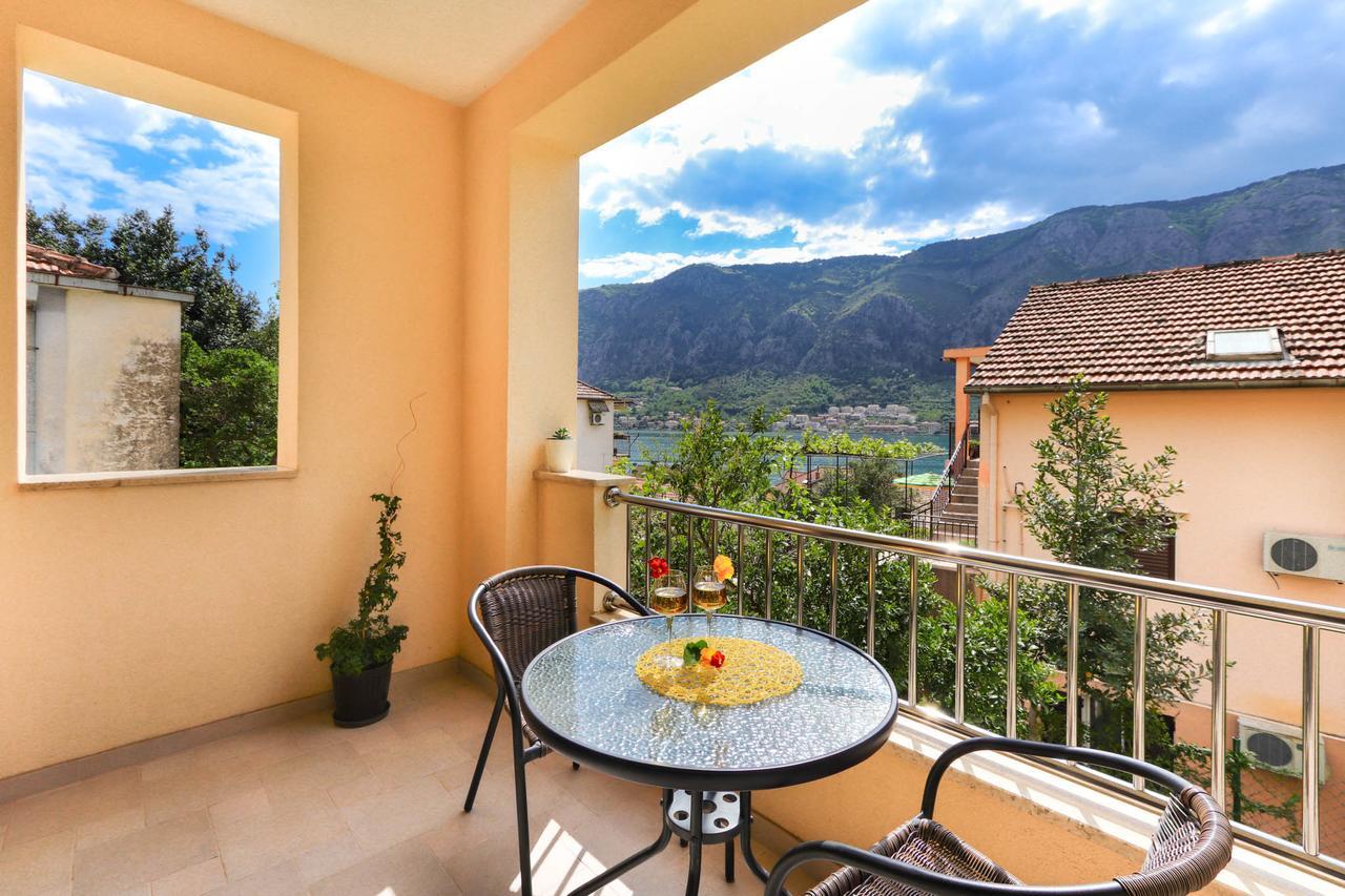 Apartments Castello Kotor Bagian luar foto