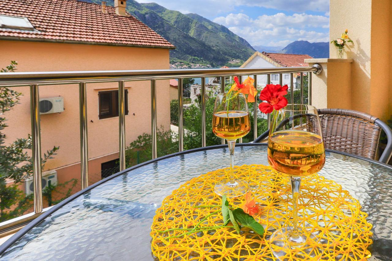 Apartments Castello Kotor Bagian luar foto