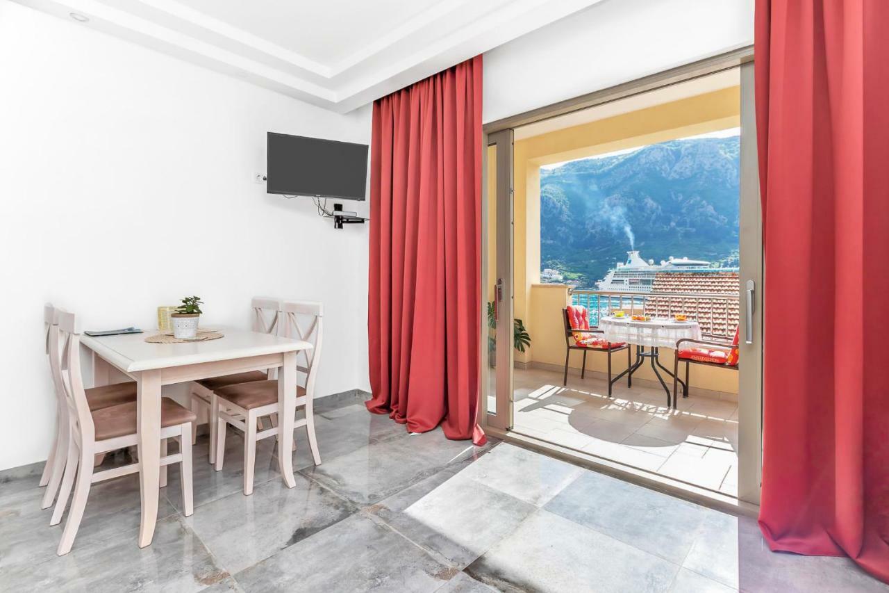 Apartments Castello Kotor Bagian luar foto
